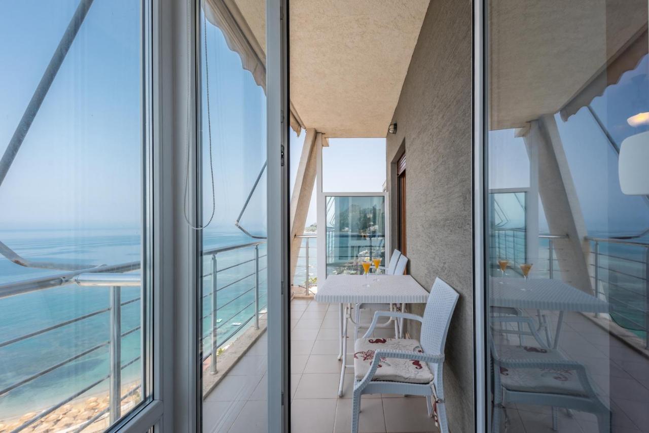 Spectacular Seaview Penthouse Durres Exterior photo