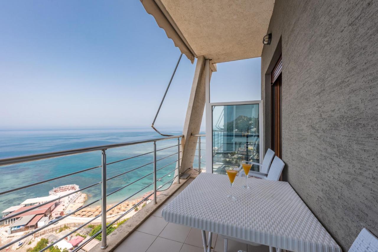 Spectacular Seaview Penthouse Durres Exterior photo